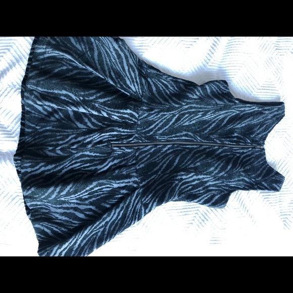 Dress - Picture 3 of 4